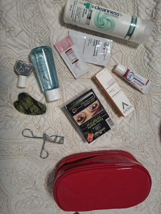 Косметика Vichy косметичка набір лот тіні крем тонік міцелярна вода