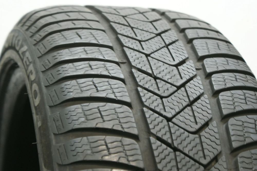 245/40R19 PIRELLI WINTER SOTTOZERO 3 RSC , 6,5mm 2023r R3598