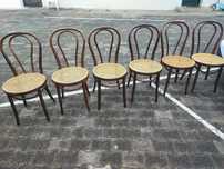 Krzesła typu Thonet.