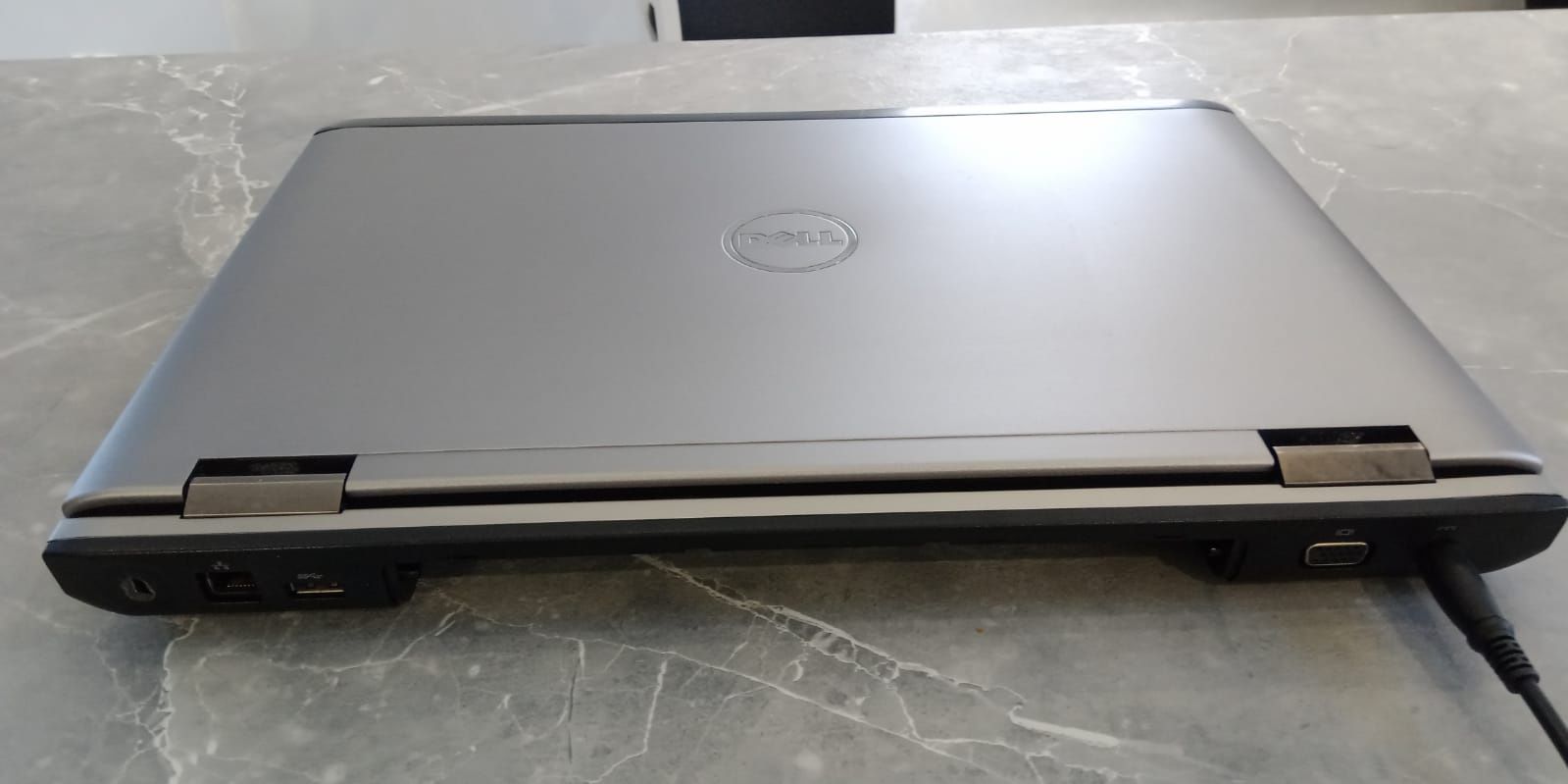 Laptop Dell Vorsto 3550 i3 700Gb  2.20GHz 4Gb nowa bateria