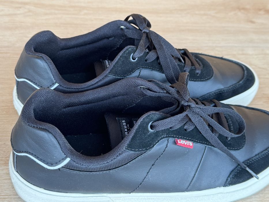 Buty męskie Levi’s 43 EU – prawie nowe, oryginał, czarne sneakersy