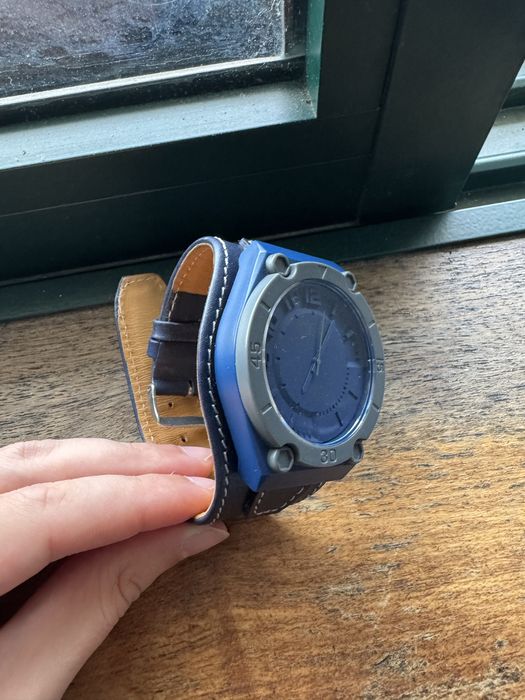 Vendo relogio One em pele