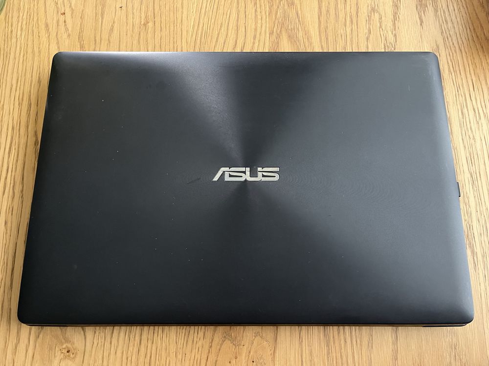 Laptop Asus R515M używany + mysz bezprzewodowa