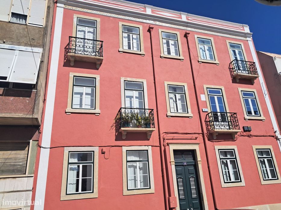 T2 Remodelado Centro Algés com 1 Parqueamento opcional