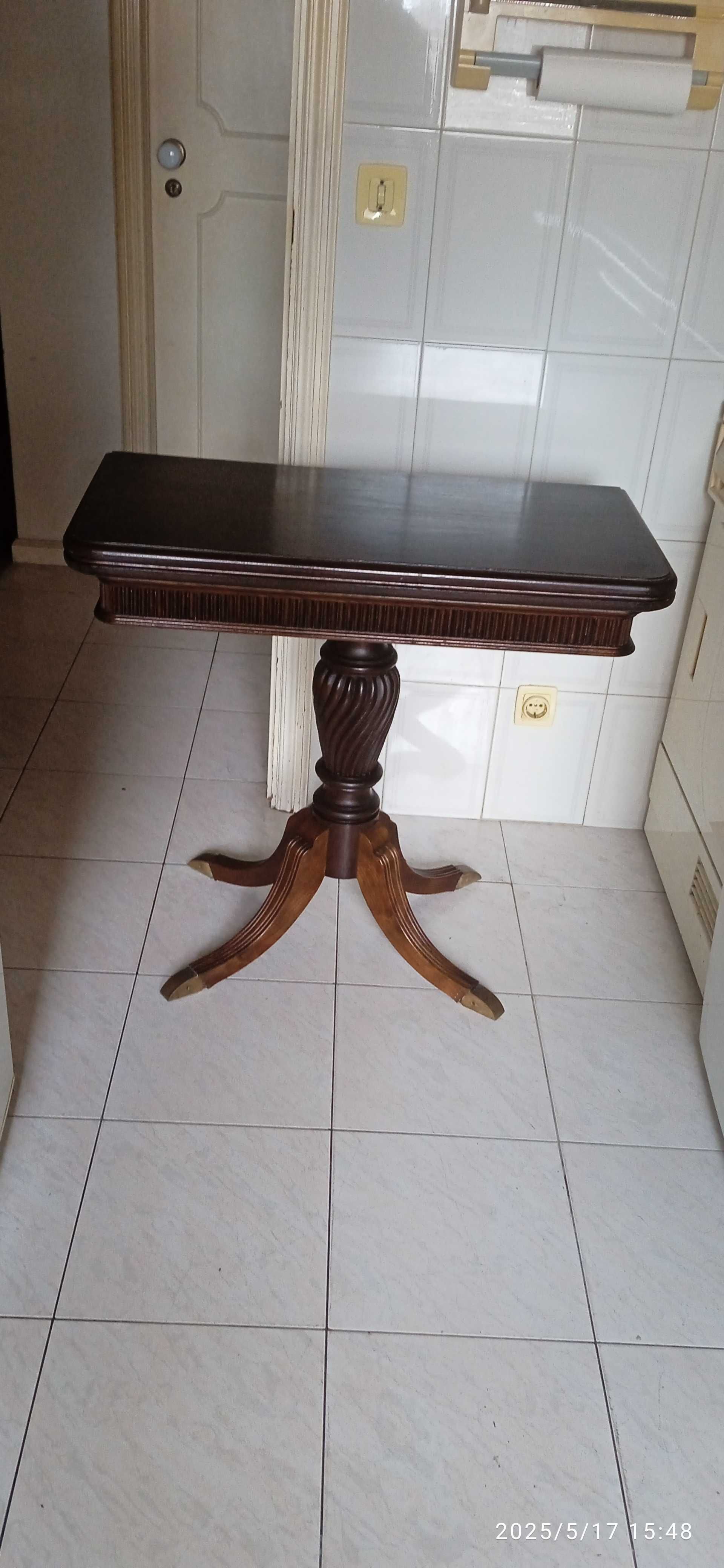 MESA DE JOGO EM MOGNO