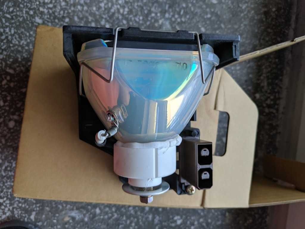 Lampy do projektora TOSHIBA TLPLU6
