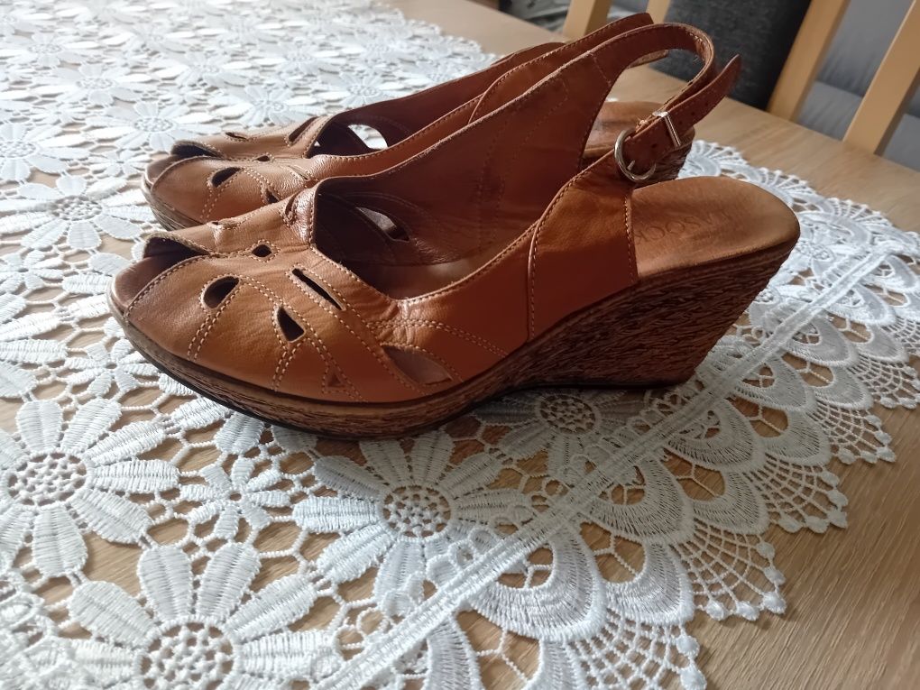 Lasocki skórzane sandaly damskie na koturnie 39
