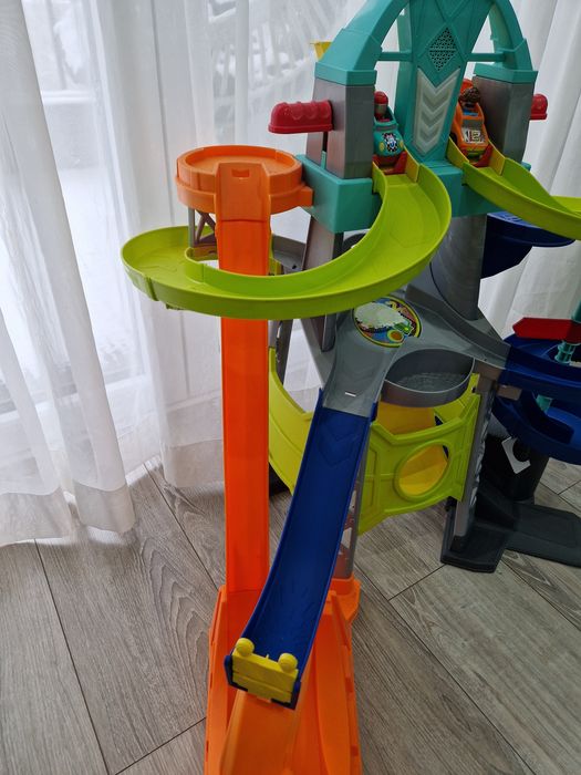 Fisher-Price Little People Wieża wyścigowa z pętlą