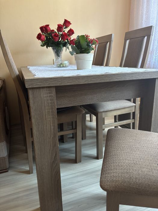 Rozkladany stól i 6 krzeseł