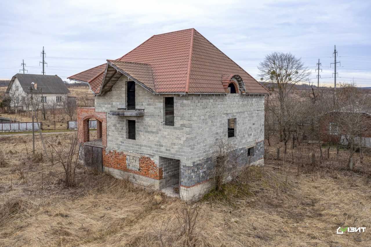 Особняк  передмістя Івано-Франківська. Земля 19 соток