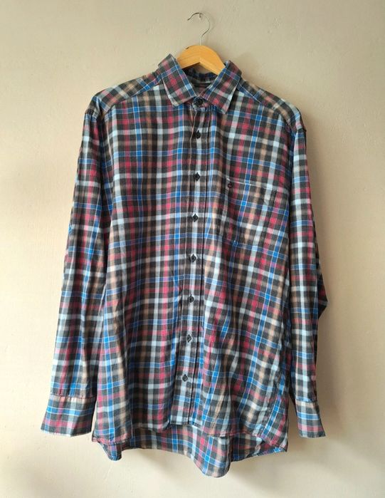 Koszula w kolorową kratę.