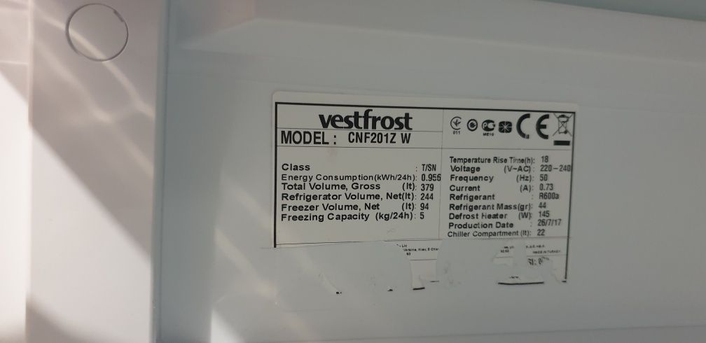 Холодильник Vestfrost CNF201Z W