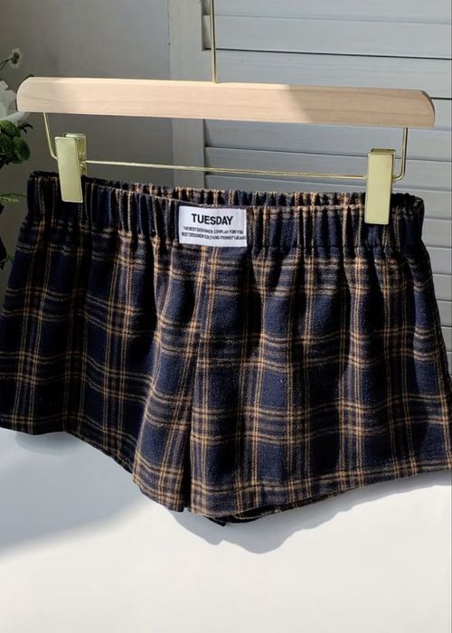 Стильні жіночі шорти в клітинку. Нові.