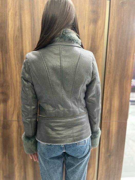 Женская дубленка бренд Marciano Guess  р. S в отличном состоянии