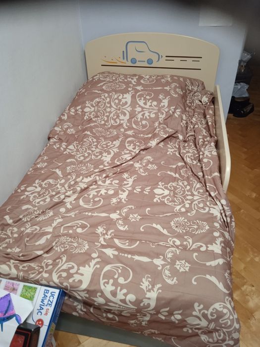 MEBLIK-zestaw-szafa-komoda-regał-łóżko z materacem