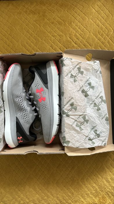 Nowe buty sportowe Under Armour 37,5