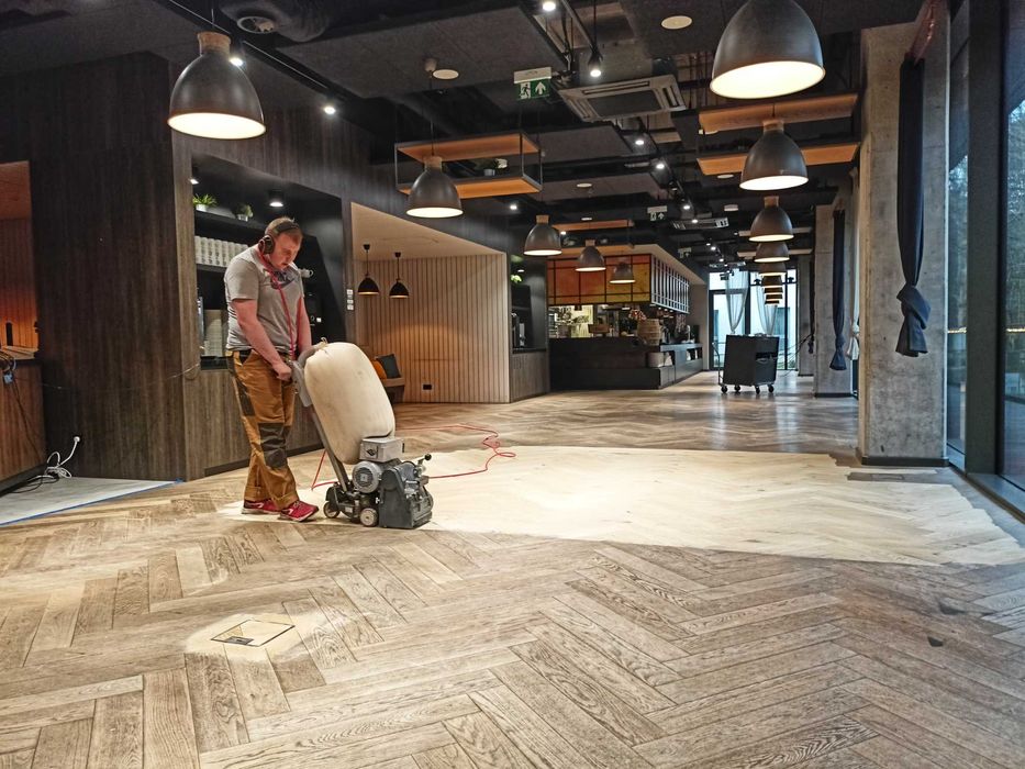 Parkiet - cyklinowanie - strukturyzacja - renowacja schodów, listwy.