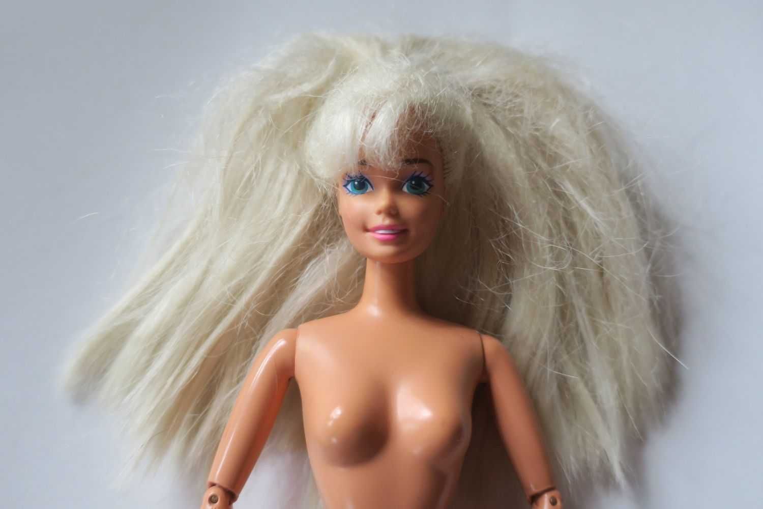 Lalka Barbie z ruchomymi stawami