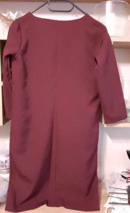 burgundowa prosta sukienka