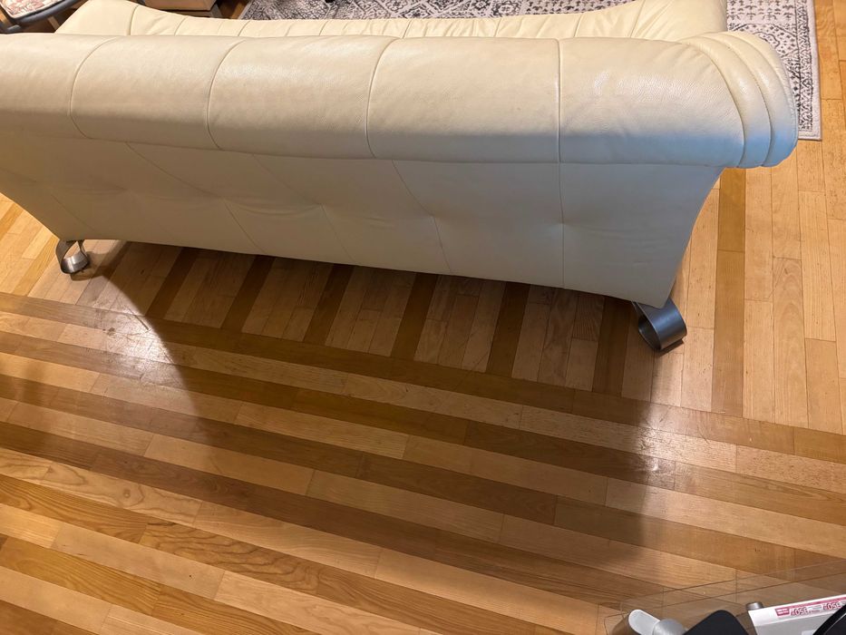 Skórzana kanapa w dobrym stanie – wygodna i zadbana