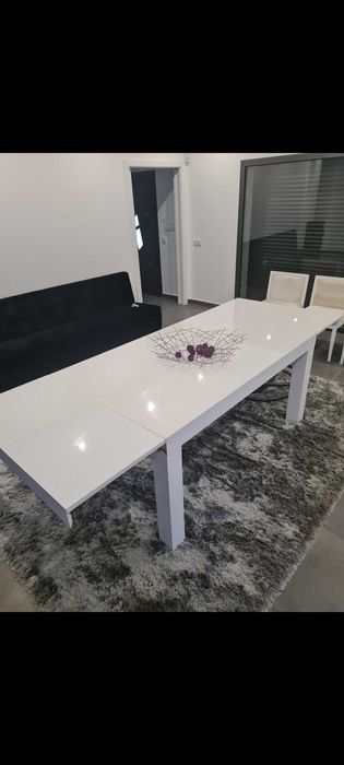Mesa lacada extençivel