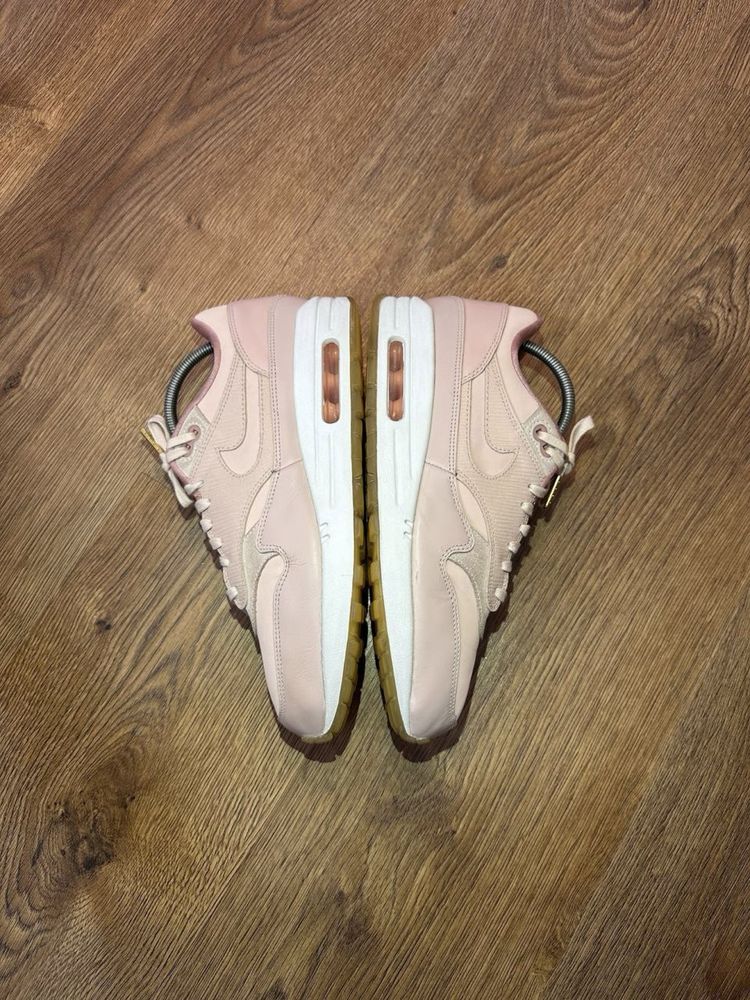 Кросівки Nike Air Max 1 Premium Pink