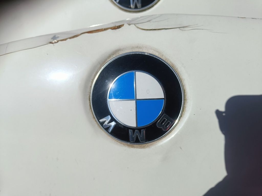 Znaczek przód BMW E90 E91 E87 E81 ładny oryginalny Wysyłka