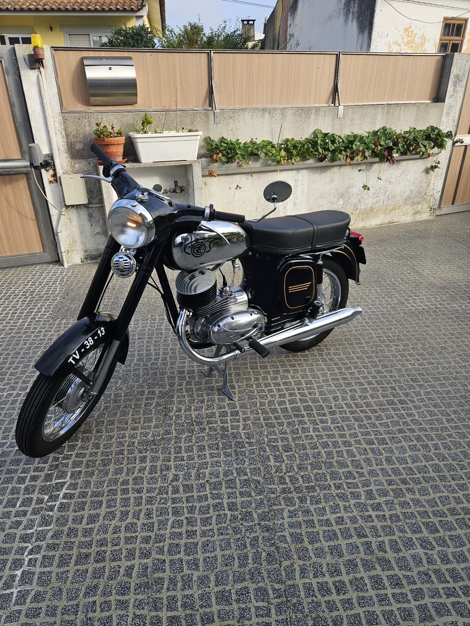 Moto antiga Jawa cz 175
