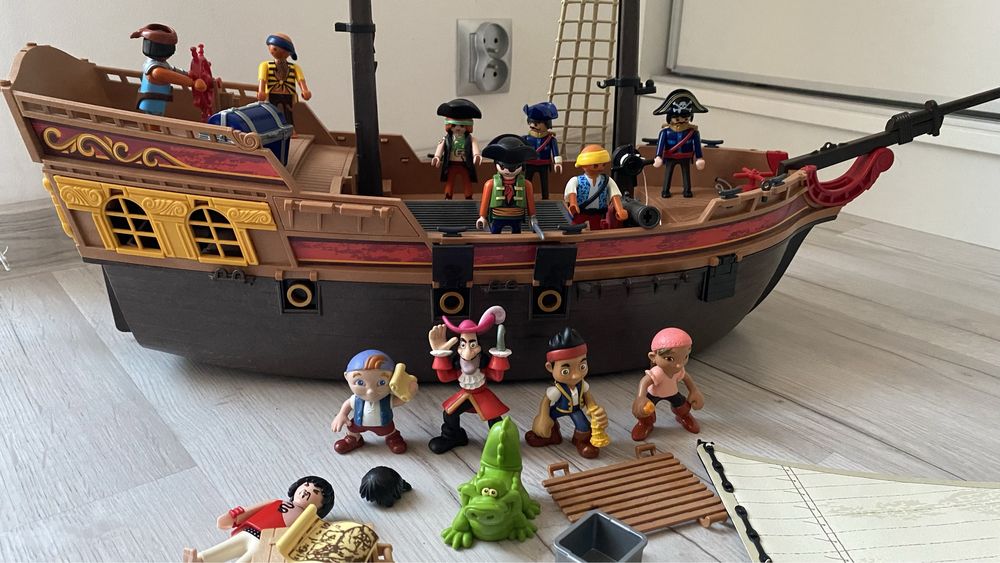 Statek piracki + piraci