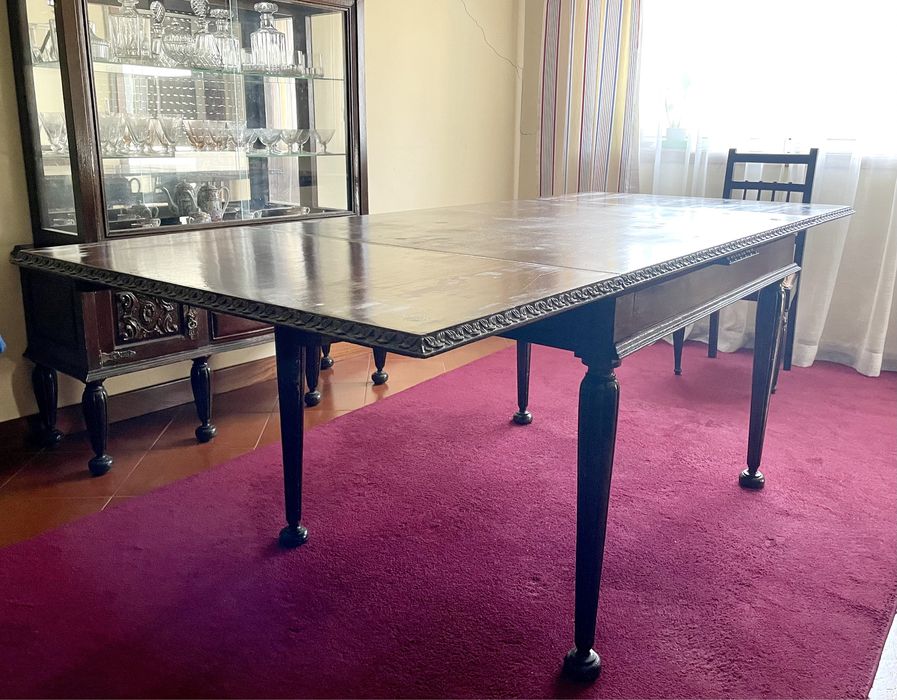 Mesa de Sala de Jantar e 4 cadeiras em madeira Vintage