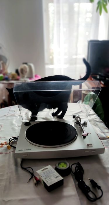Śliczny biały gramofon Audio Technica AT-LP 3 - automat + gratisy !