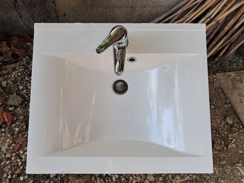 Lavatorio com tornneira WC