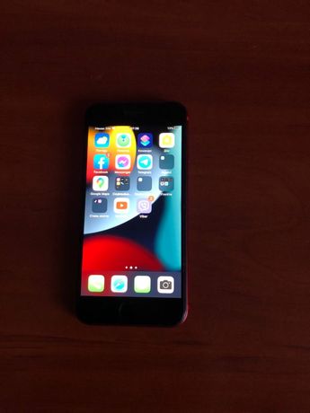 iPhone SE2 2020 Б/у в хорошому стані. Червоного кольору.