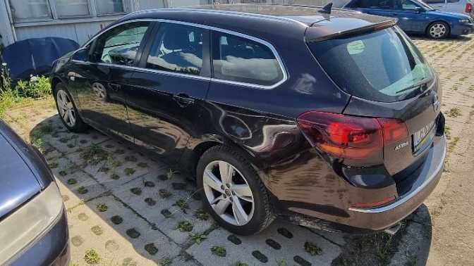 Syndyk sprzeda Opel Astra Sports Tourer 1,4 140KM 2014 r.
