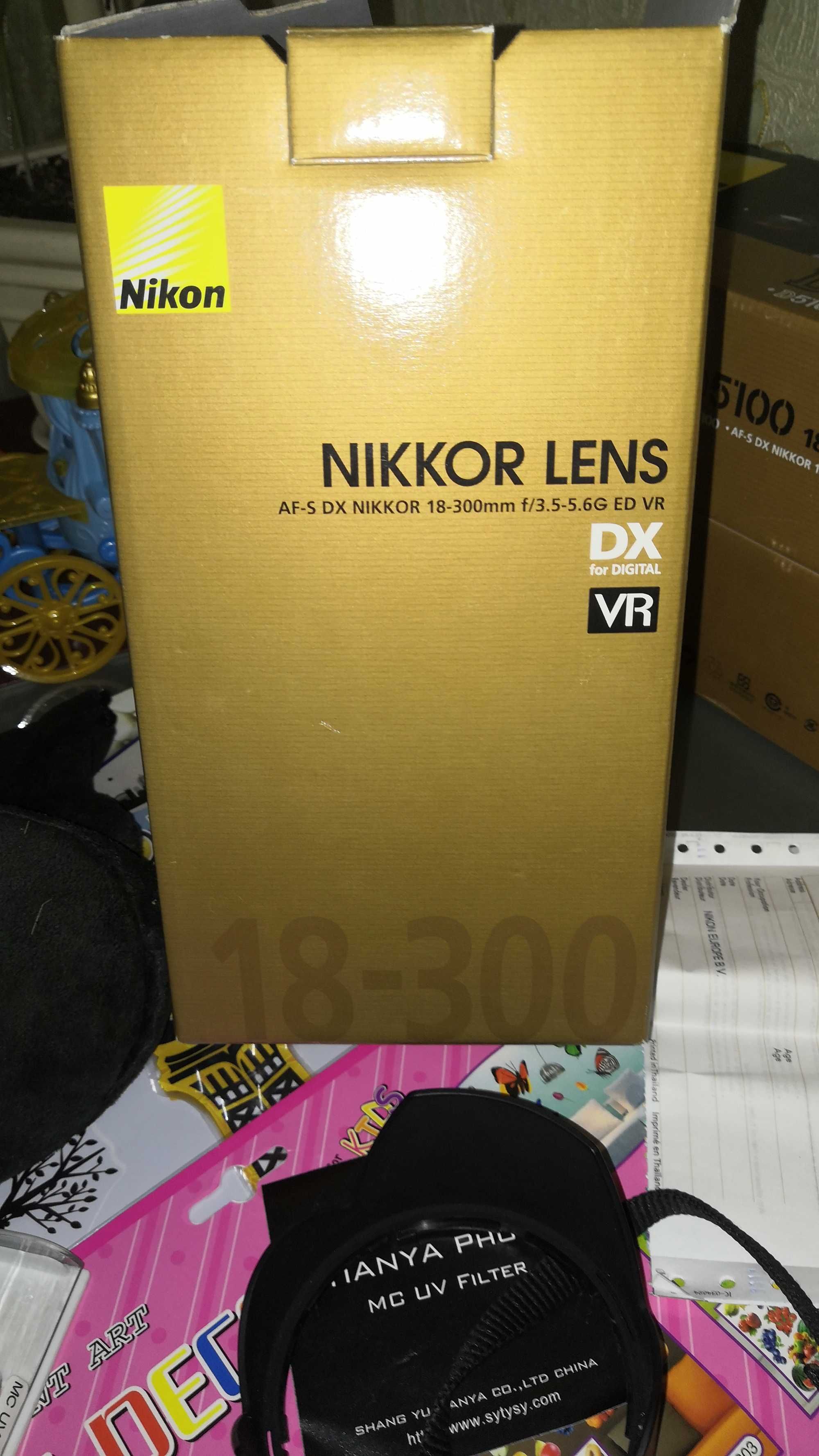 Об'єктив Nikon AF-S 18-300mm f/3.5-5.6G ED VR