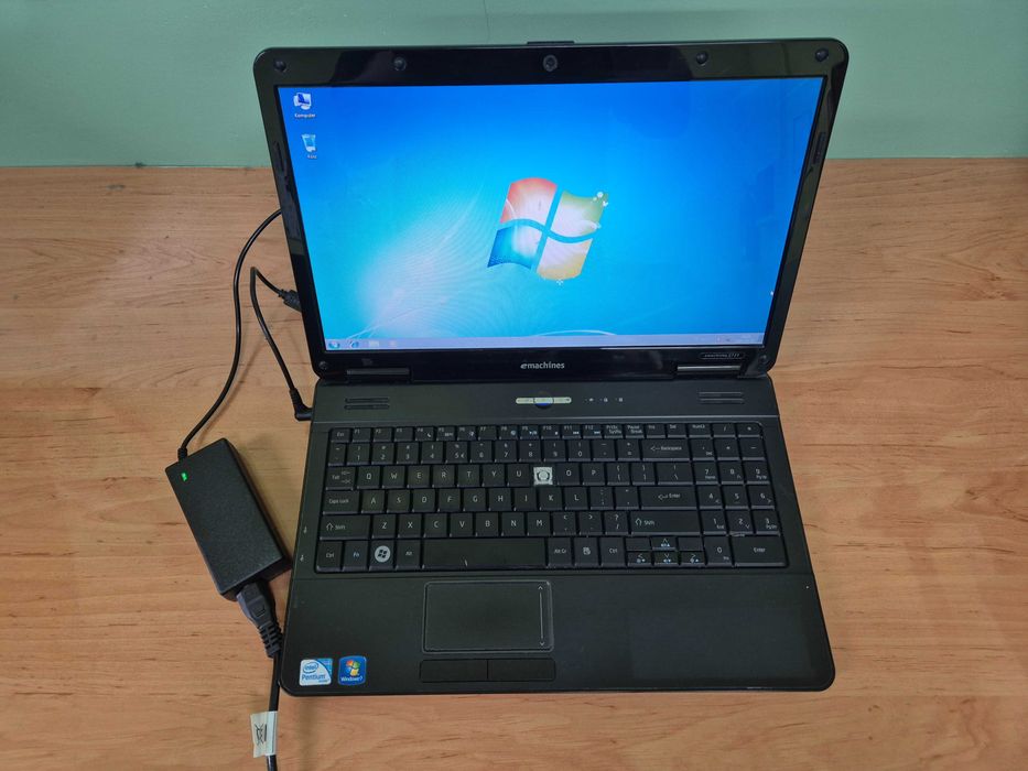 Laptop ACER eMachines E725