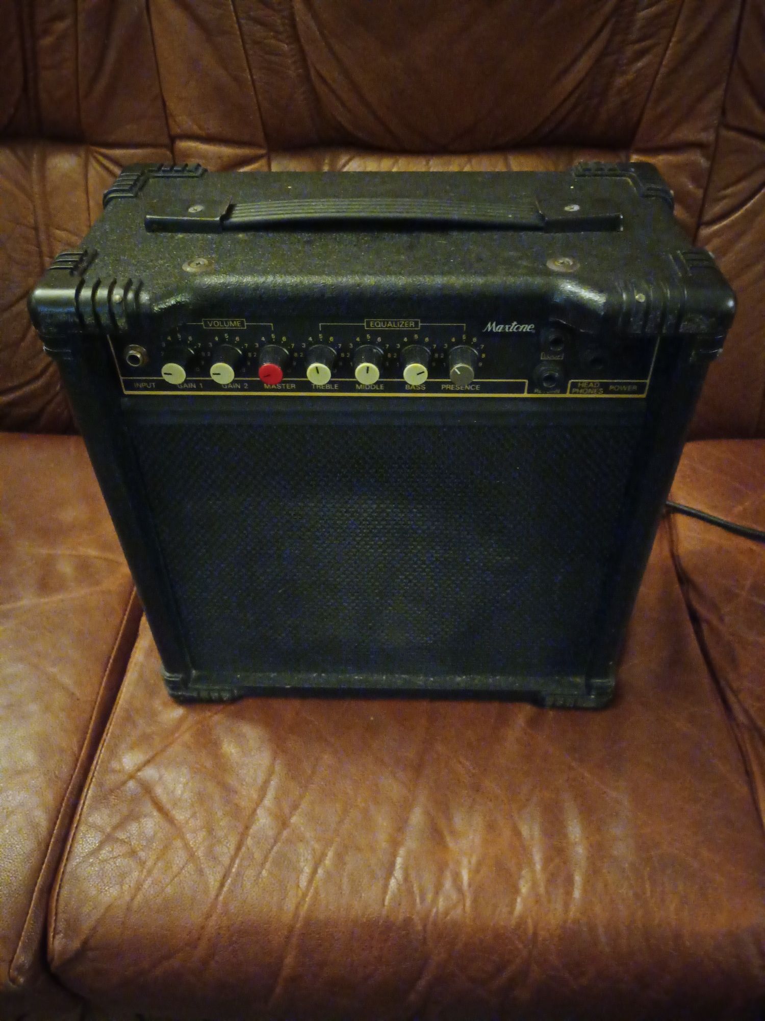Amplificador de guitarra Maxtone GA-25.
