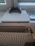 Sprzedam PlayStation 4 slim