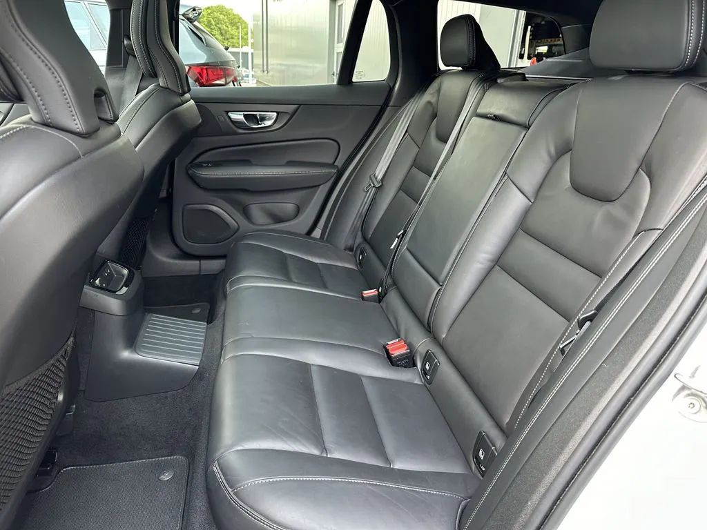 Volvo V60 F-VAT 23% T6 Recharge R-Design 251 KM AWD Totalny Full 1 Właściciel