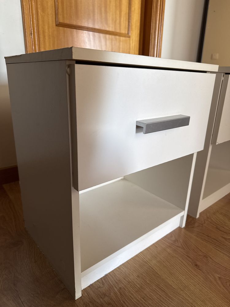Mesa de cabeceira - o par