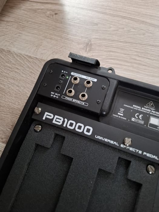 Pedalboard Behringer PB1000