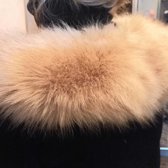 Меховой воротник.