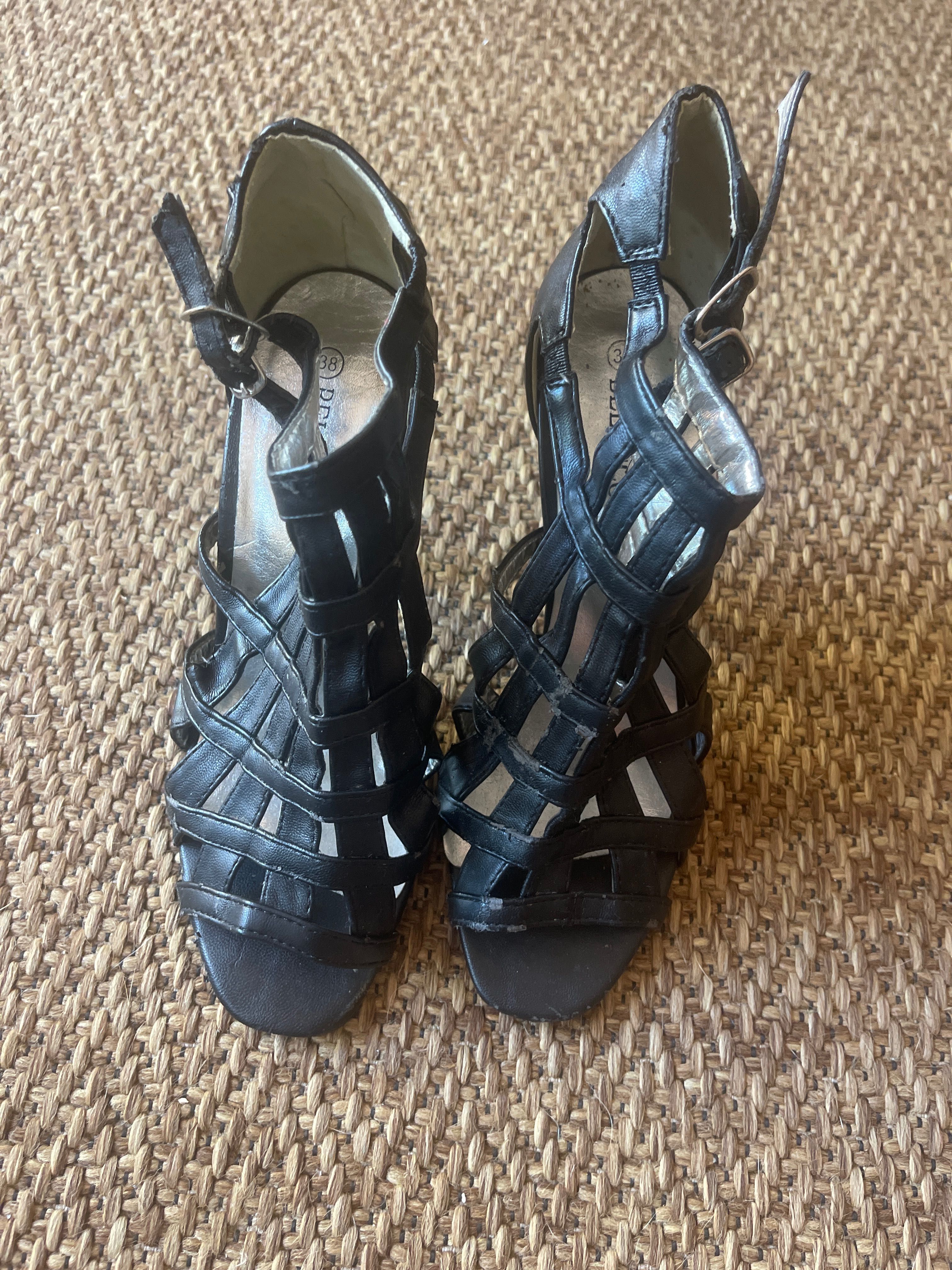 Sapatos altos cerimónia