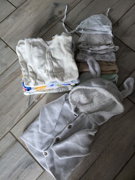Zestaw ubranek w rozmiarze 56 dla noworodka/niemowlaka