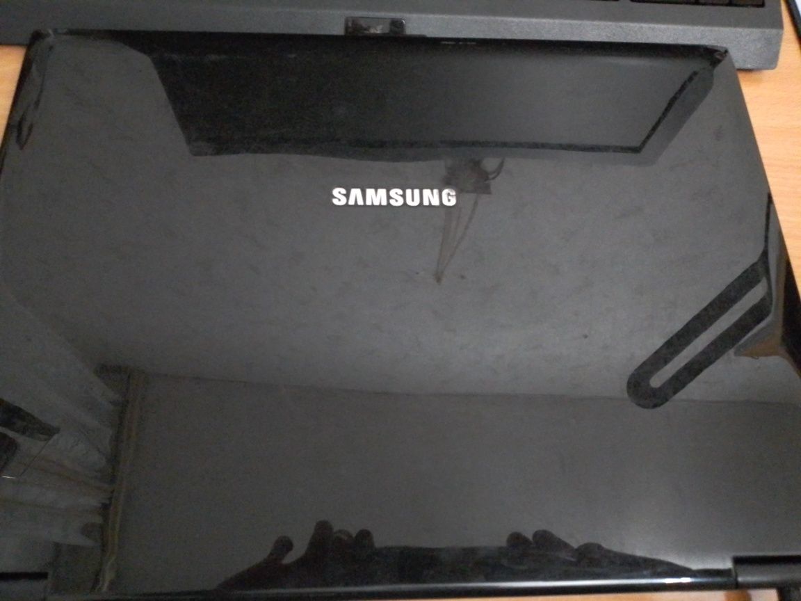 Ноутбук Samsung R 58 plus. ВИНДОВС 7 АКТИВИРОВАНА