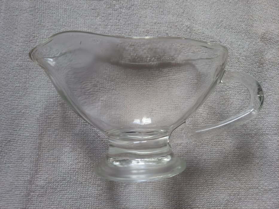 Duża szklana sosjerka