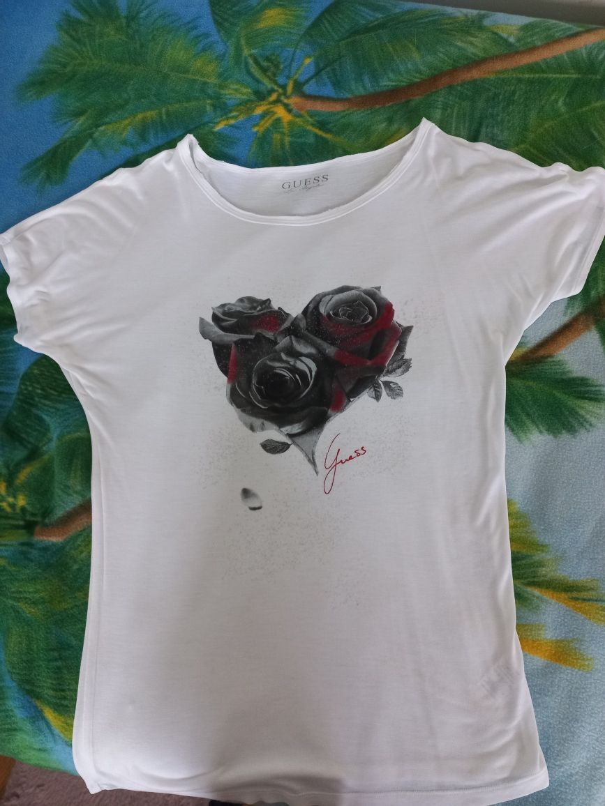 T-dhirt biały GUESS top z nadrukiem róży