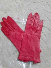 перчатки новые красного цвета из натуральной кожи( лайка)мал.размер