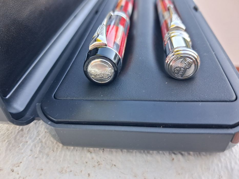 Canetas Parker Duofold Mosaic vermelhas