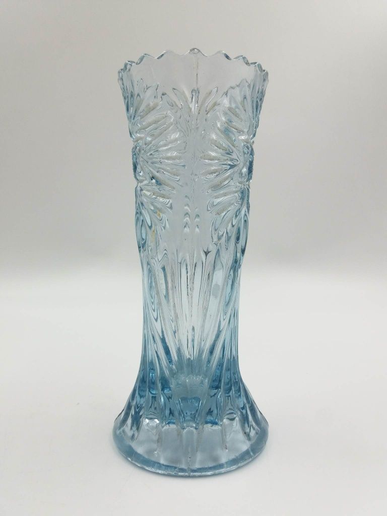Ładny błękitny niebieski szklany wazon PRL